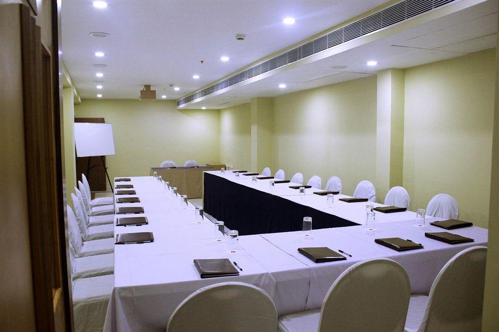 Raj Park- Hill View Hotel Tirupati Exterior foto