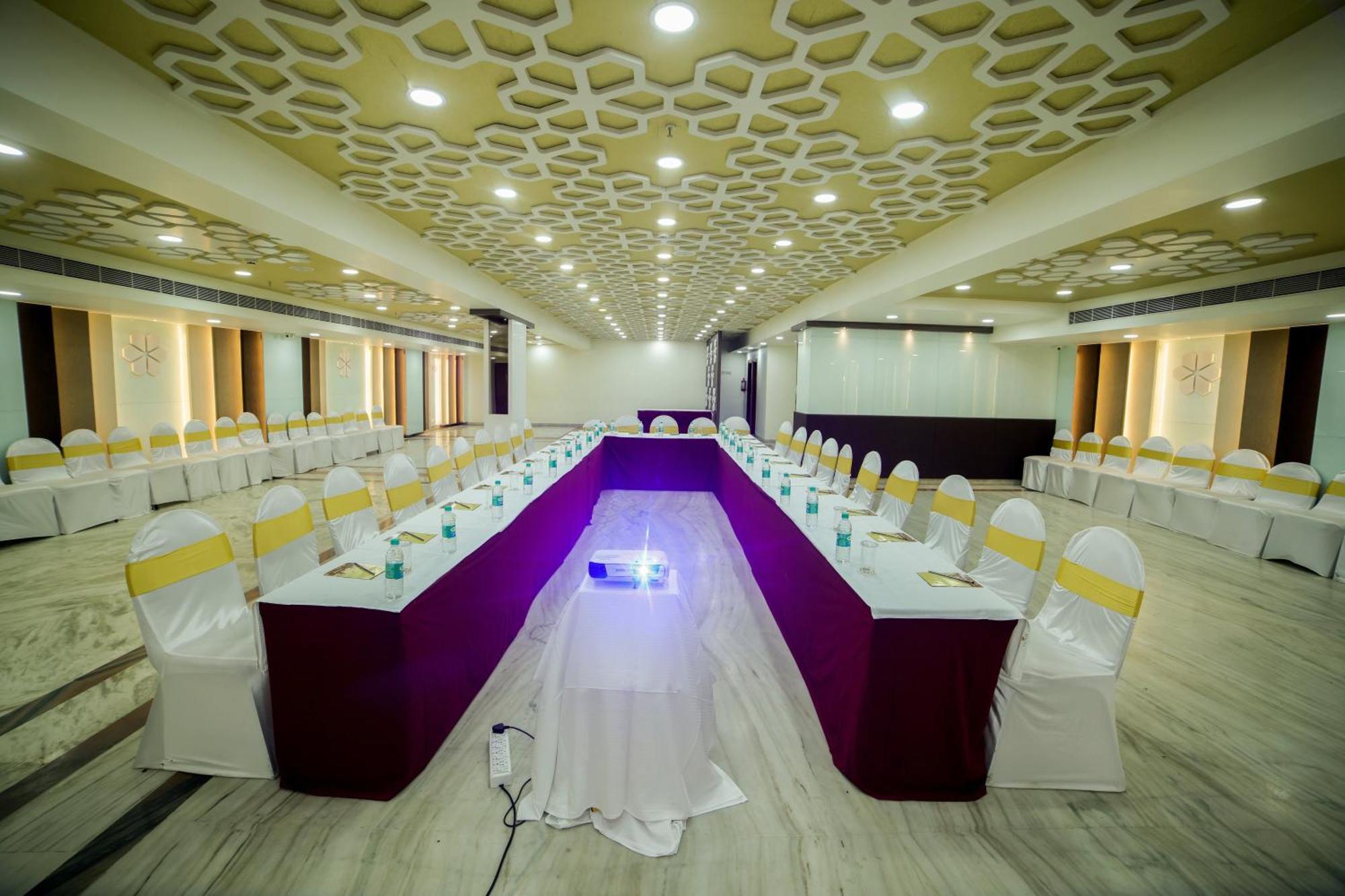 Raj Park- Hill View Hotel Tirupati Exterior foto